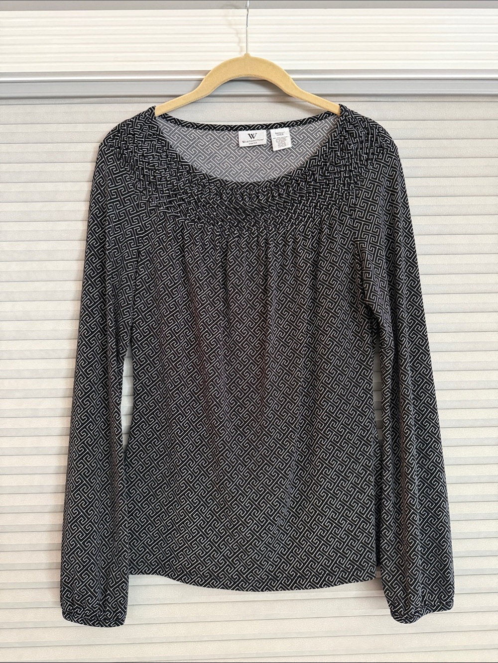 W by Worthington Black and White Geometric Long Sleeve Scoop Neck Top